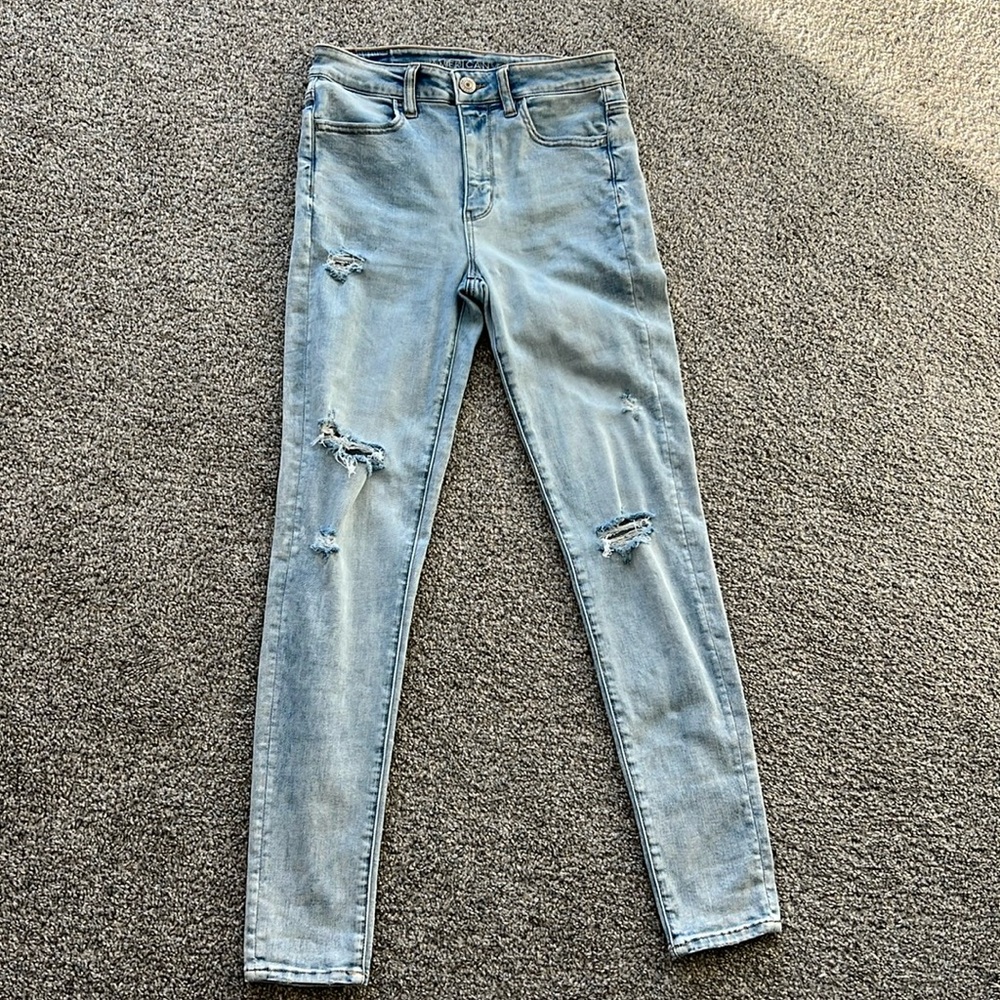 American Eagle High Rise Jegging. Size 6R Light wash.